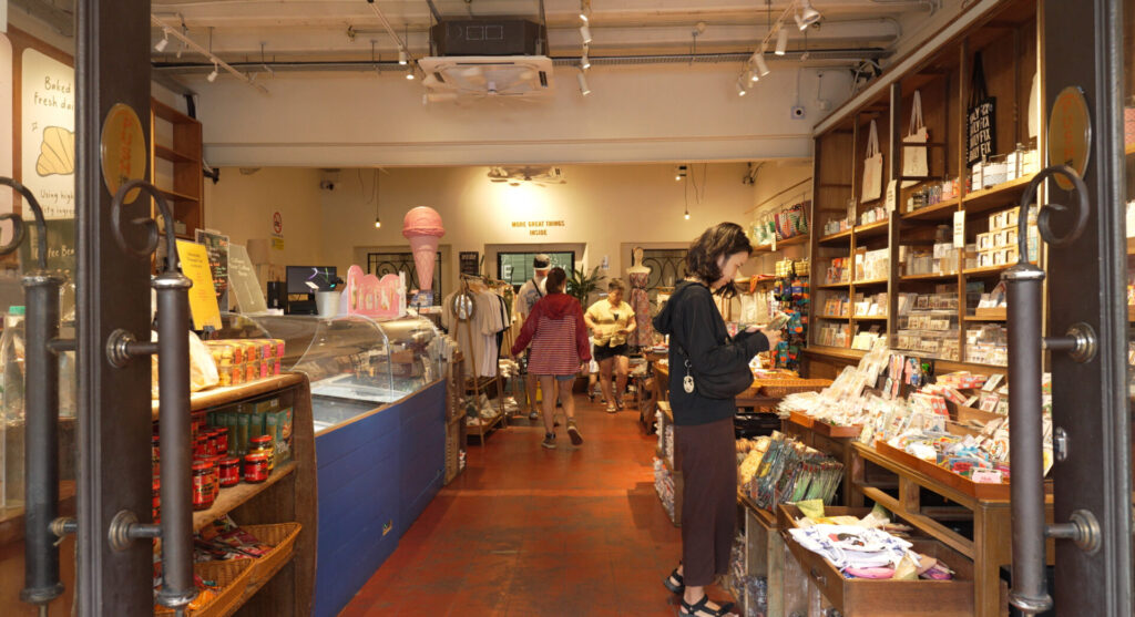 雑貨屋の内装