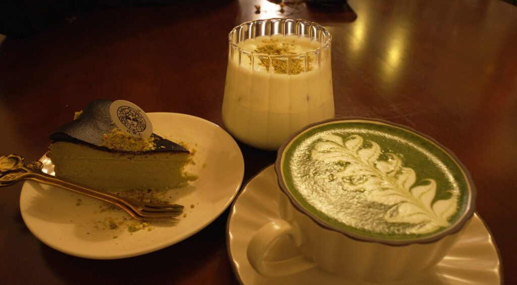 ドリンクとケーキ