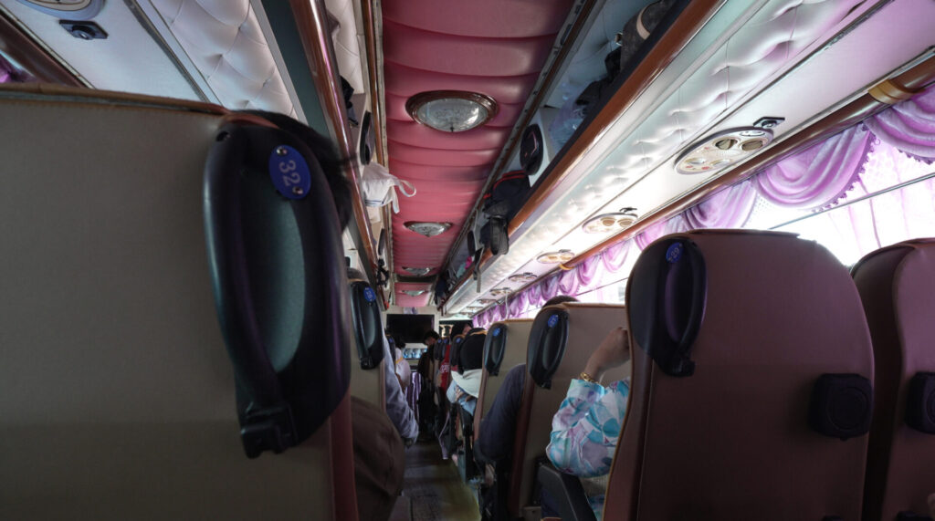 バスの車内