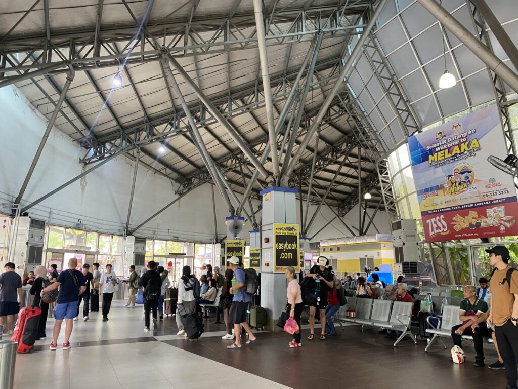 ターミナルの待合室①