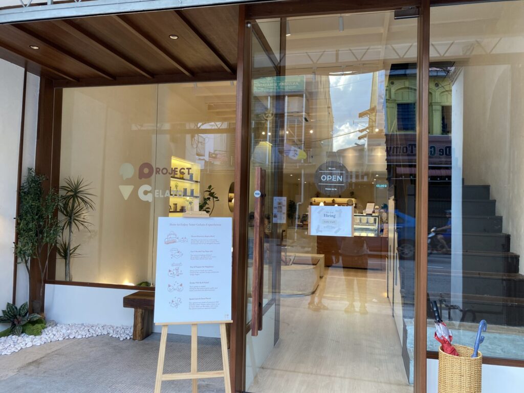 ジェラート屋の入り口