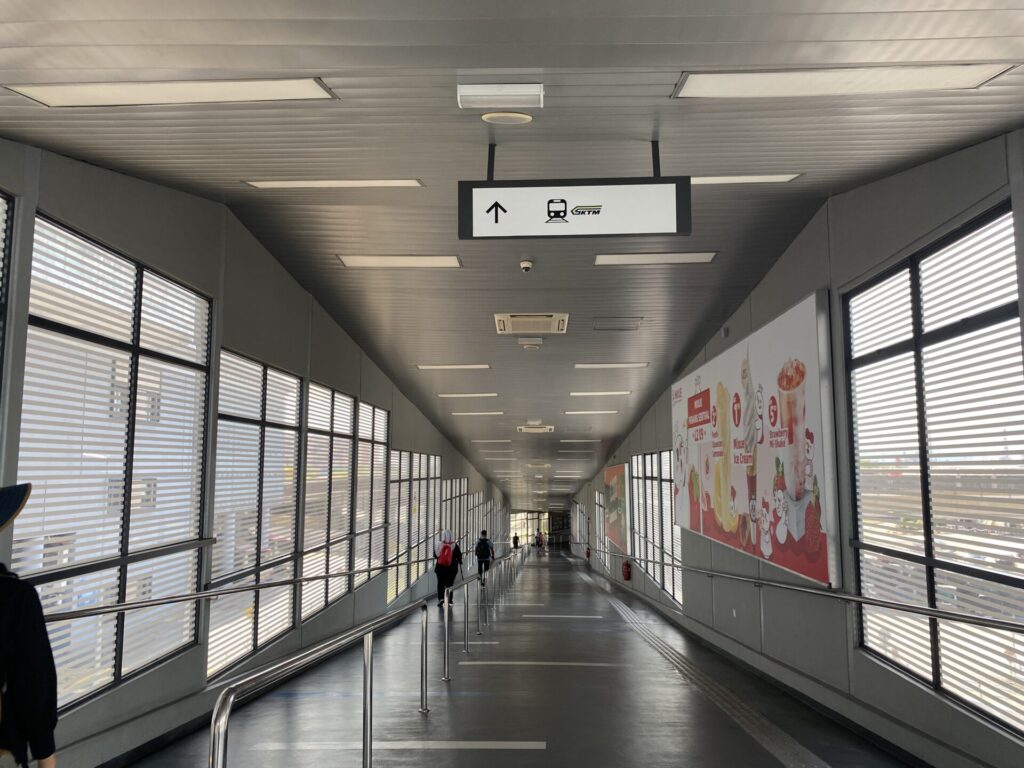 フェリーターミナル直結の駅