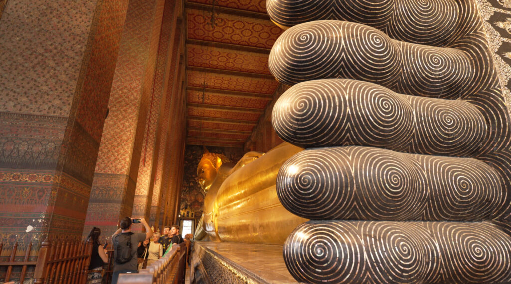 ワットポーの涅槃仏