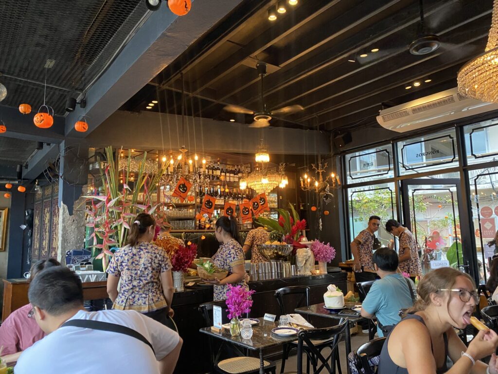 ロングロスの内観