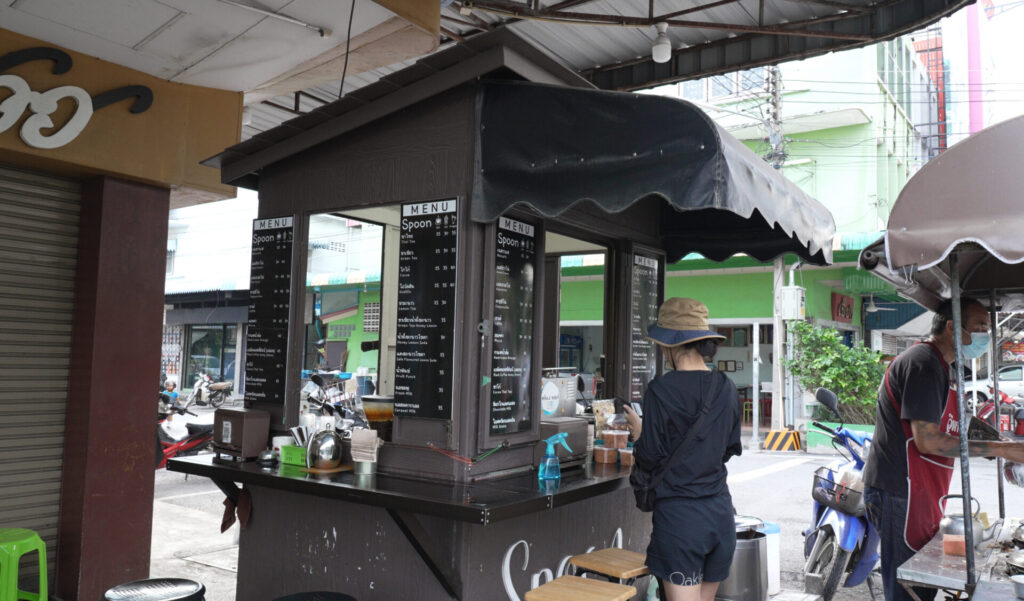 タイティースタンド