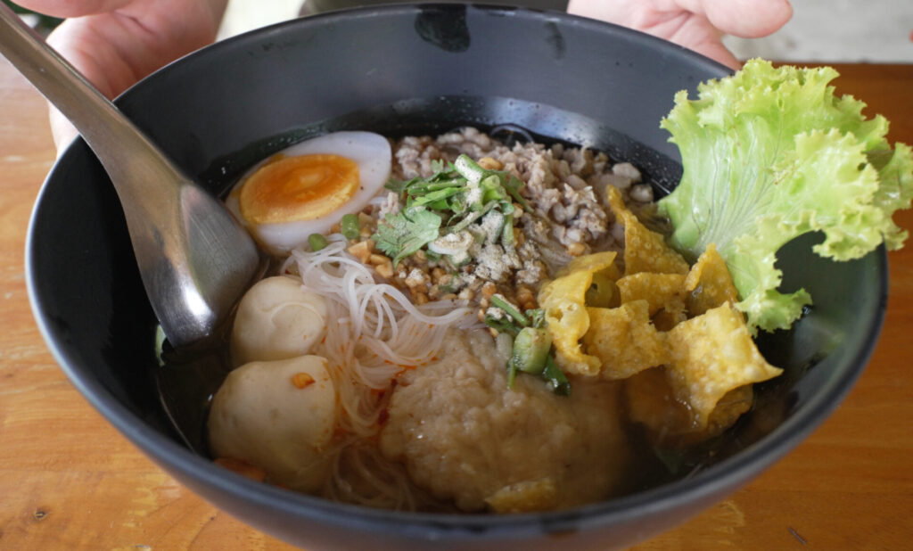 トムヤムヌードル