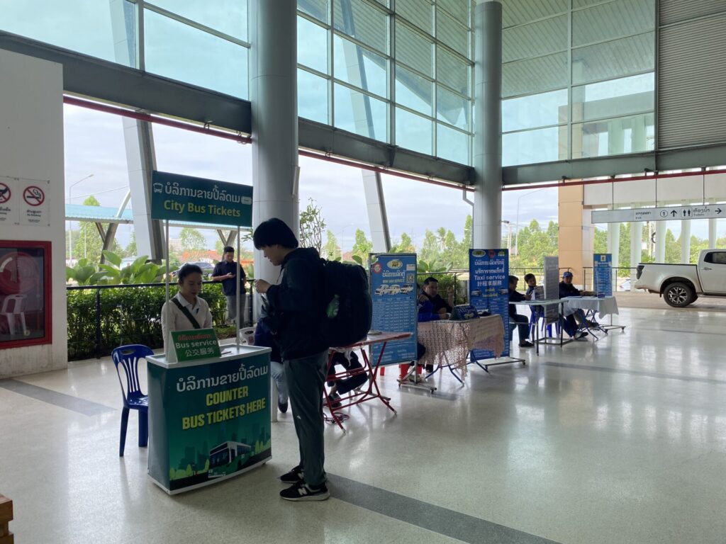 駅構内のチケット売り場