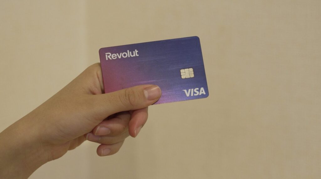 Revolutカード