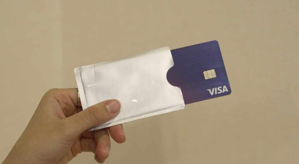 DAISOのスキミング防止カードケース