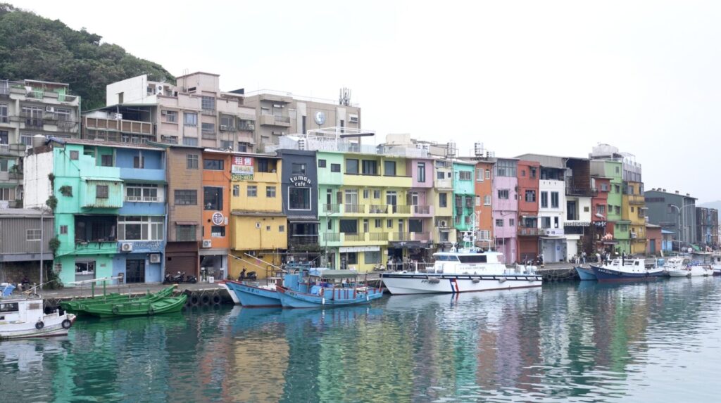 港のカラフルな建物