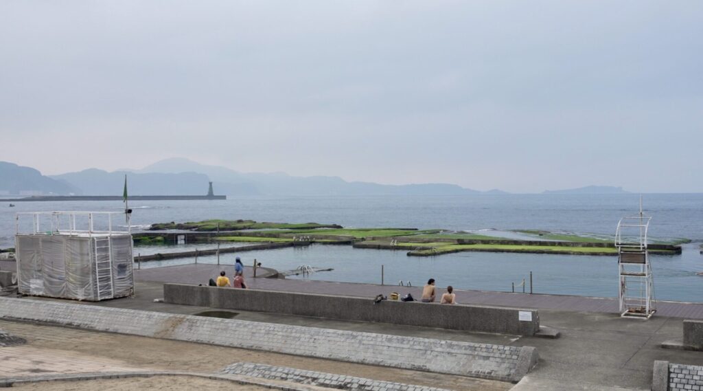 天然の屋外プール